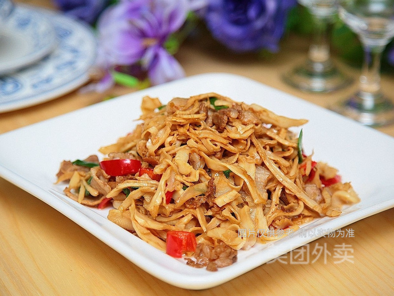 土豆片炒肉推荐菜:灿辉盖码饭(桂花花街店)位于长沙市雨花区桂花树街