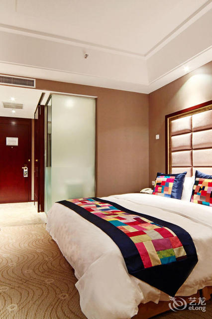 七宝山饭店位于沈阳市和平区十一纬路79-81号推荐菜:分类:星级酒店