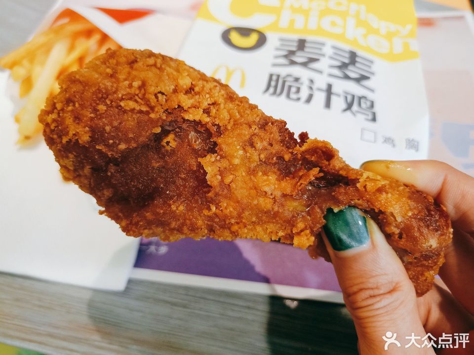 麦辣鸡腿汉堡薯条推荐菜:麦当劳(银泰城店)位于合肥市蜀山区潜山路与