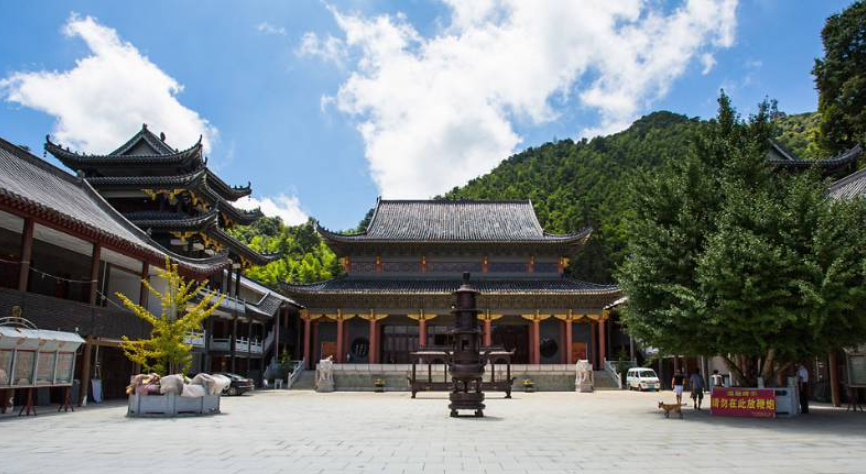 莲花山青莲古寺地址(位置,怎么去,怎么走,在哪,在哪里,在哪儿):赣州市