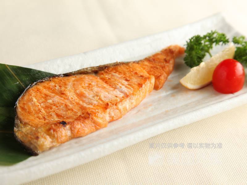 盐烤三文鱼定食图片