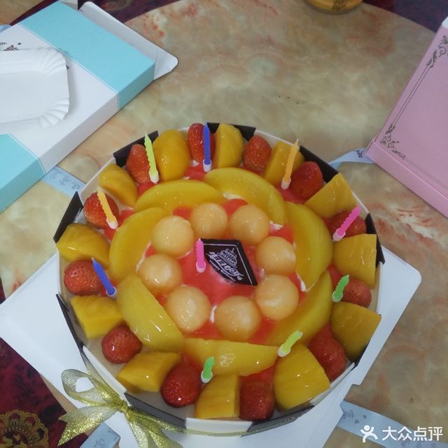 > 皇家西饼屋(三塘店)推荐菜:分类:糕饼店;面包店;面包西点;蛋糕店