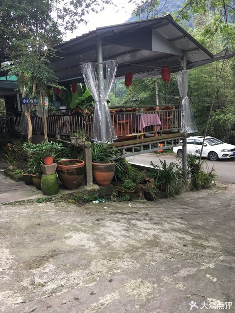 青城山王婆岩周边的农家乐