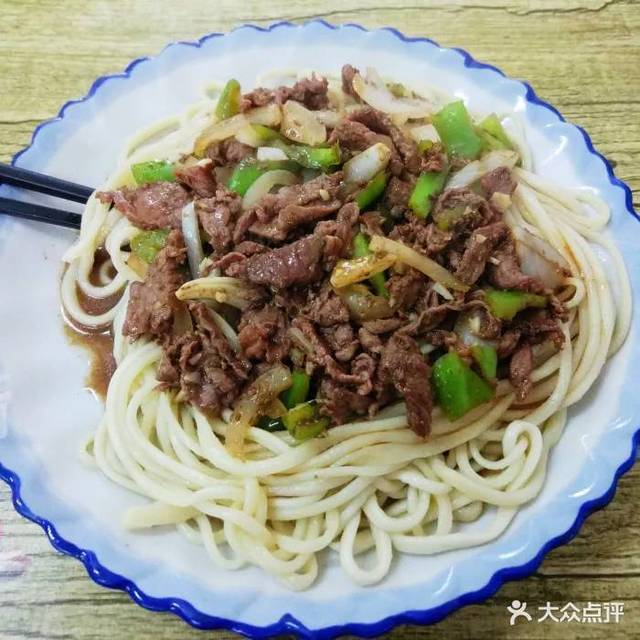 孜然羊肉盖浇面图片