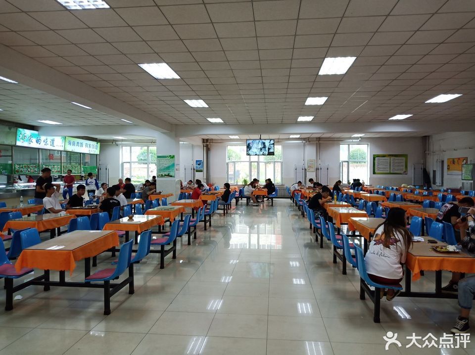 长春光华学院 食堂图片