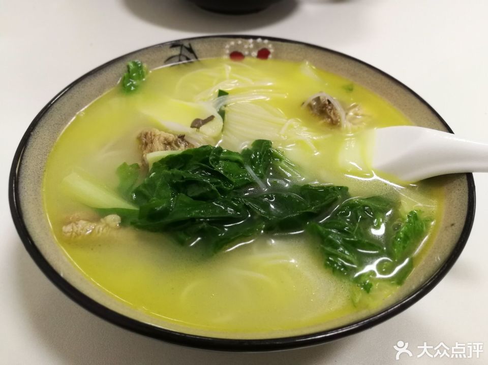 锅巴推荐菜:一碗鸡汤位于滁州市天长市千秋街道天发广场7号房楼一层7