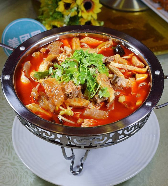 特色牛一锅图片