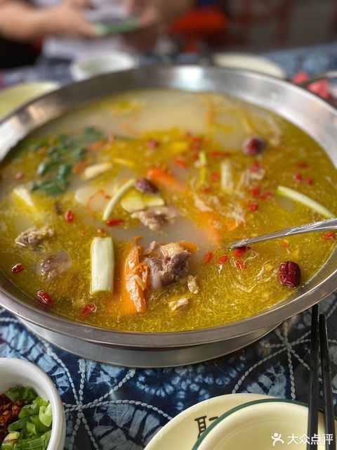 杨记香草酸汤鸡七甸店