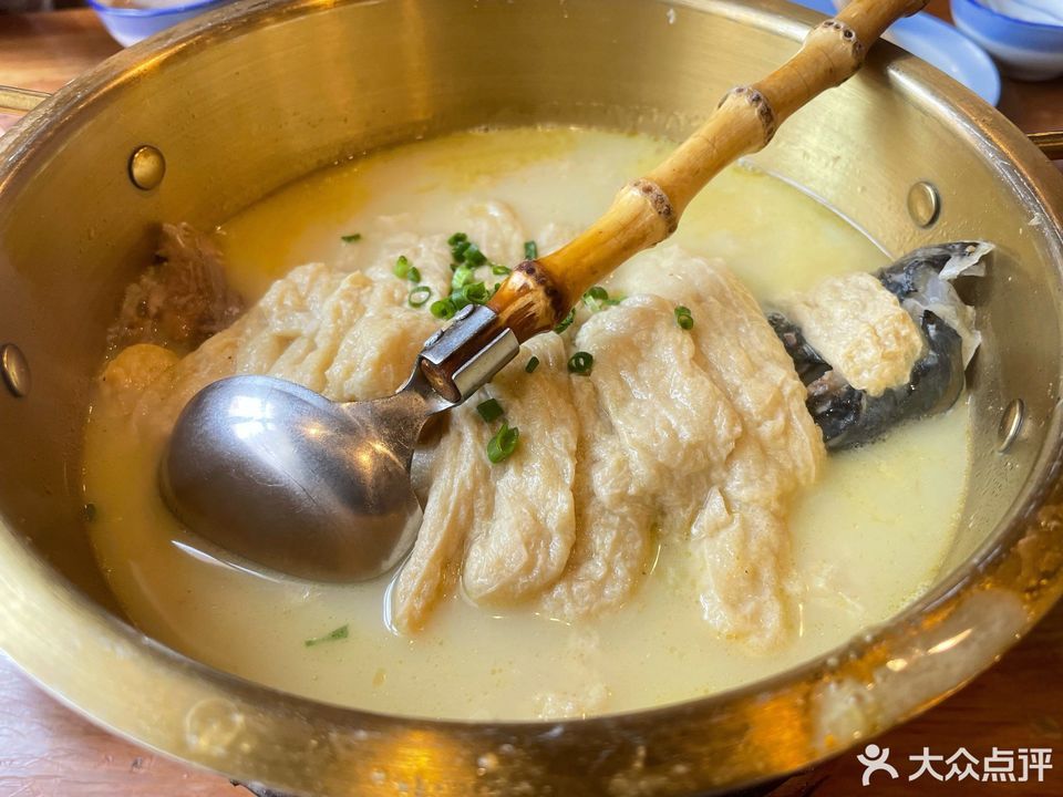 手工豆冲炖鱼头图片