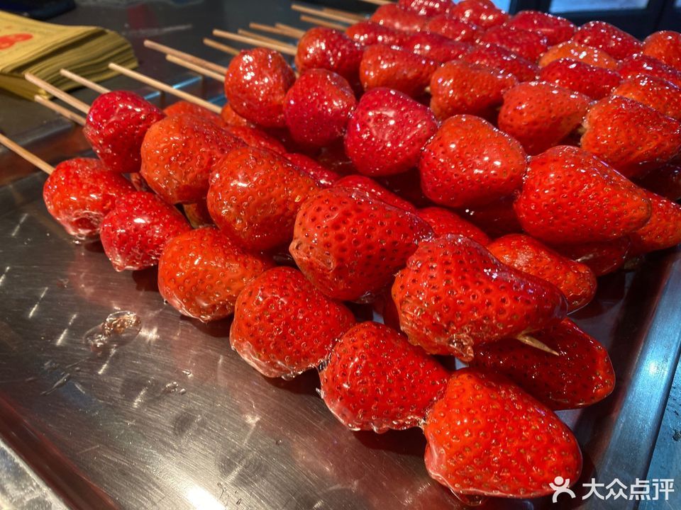 草莓冰糖葫芦图片
