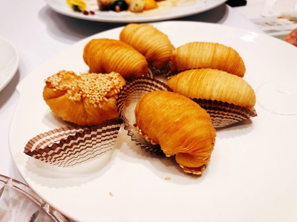 唐宫虾饺皇招牌乳鸽推荐菜:唐宫海鲜舫(新侨店)位于北京市东城区东交