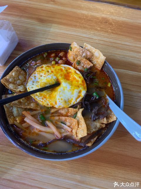 煎蛋螺蛳粉图片