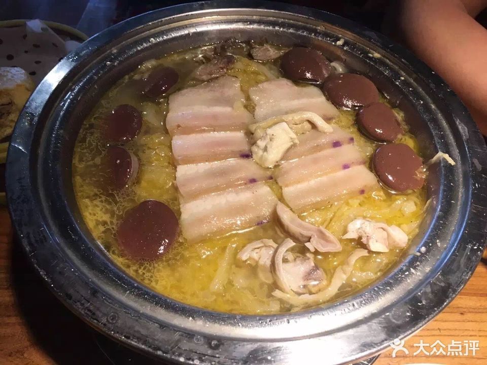锅包肉大拉皮儿推荐菜:东北味道捞悦火锅二店(满城区店)位于保定市
