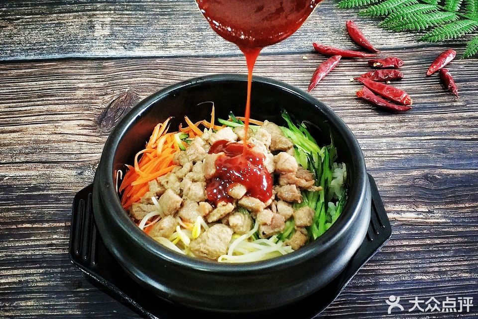 韩式烤肉石锅拌饭图片