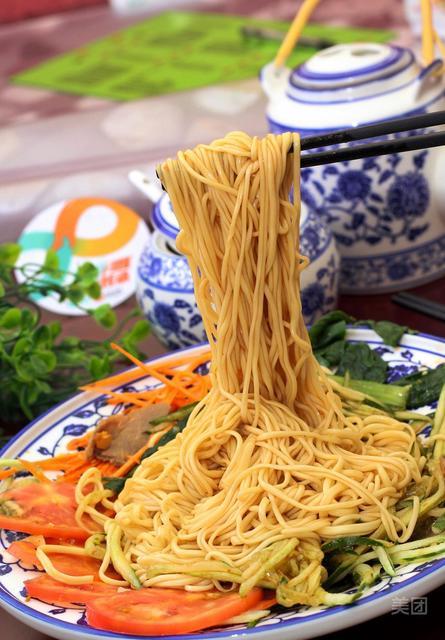 西北特色牛肉凉面图片