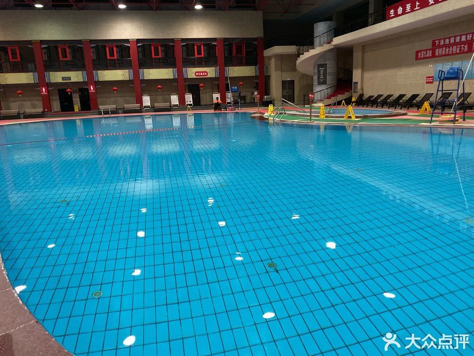 九华山庄温泉游泳池