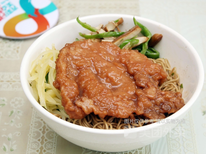 葱油拌面辣肉面推荐菜:老辰光面馆(沪太路店)位于上海市静安区彭浦镇