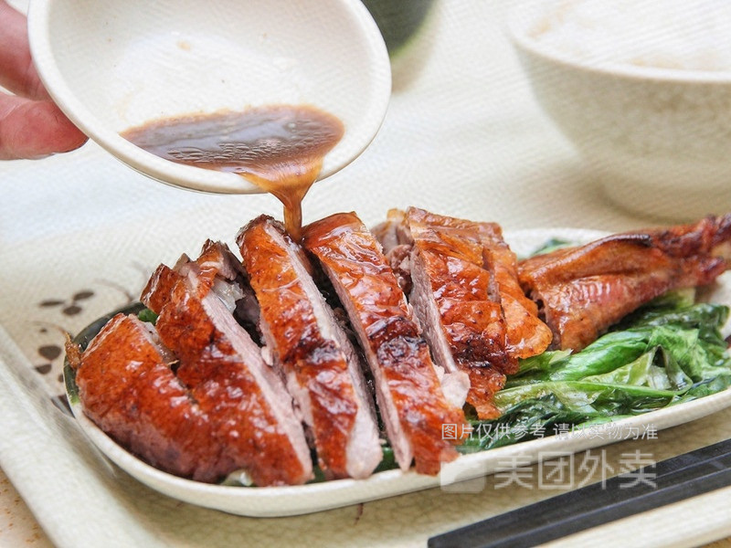 白切鸡腿饭推荐菜:龙城第一鹅烧腊快餐连锁(石湾店)位于惠州市博罗县