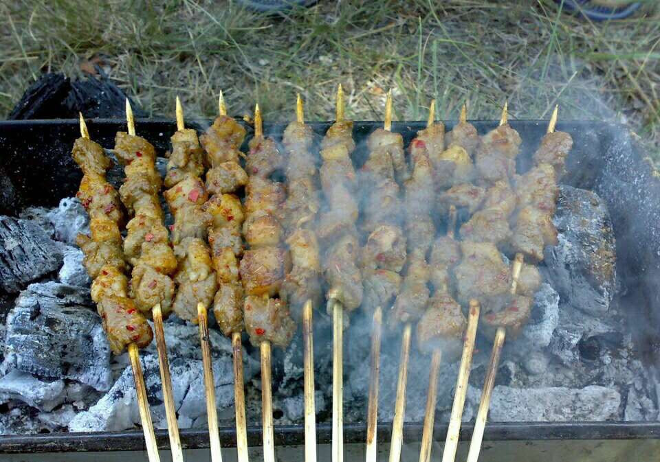 推荐菜:百味沙滩烧烤(塔河湾浴场店)位于大连市旅顺口区塔河湾浴场内
