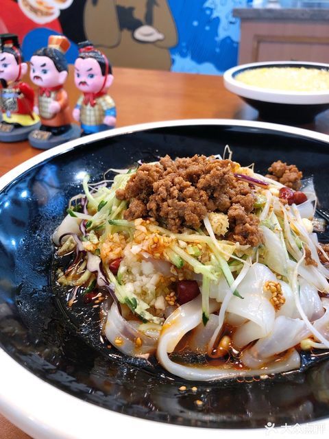 招牌肉酱凉皮图片