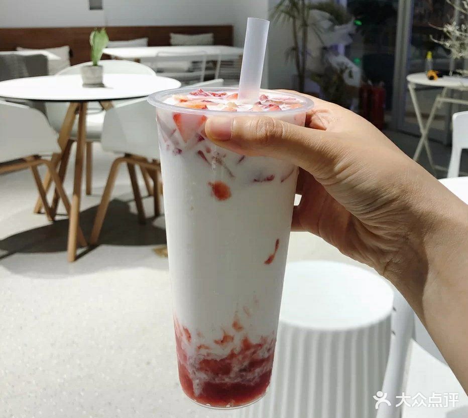 草莓牛乳茶图片