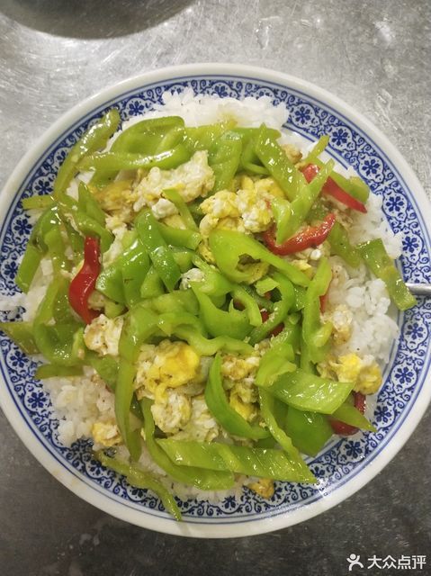 平角炒肉蓋澆飯.青椒炒肉蓋澆面.圖片