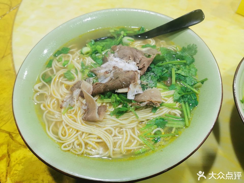 包臣香骨汤牛肉面