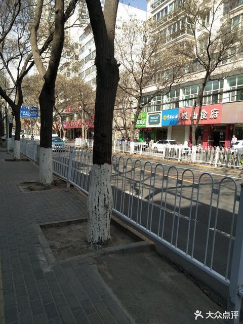 在哪,在哪里,在哪儿:兰州市城关区兰州雁滩摩托车市场阳光商店电话