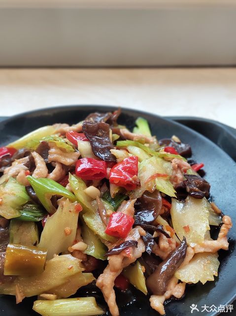 泡椒肉丝盖饭图片