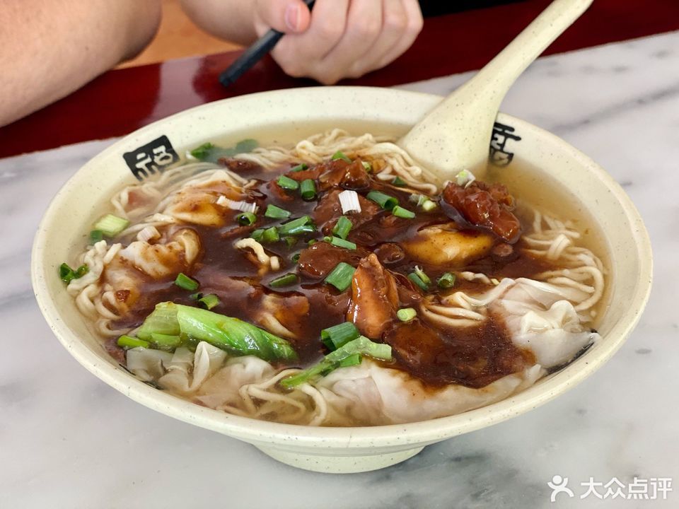 牛腩云吞面图片