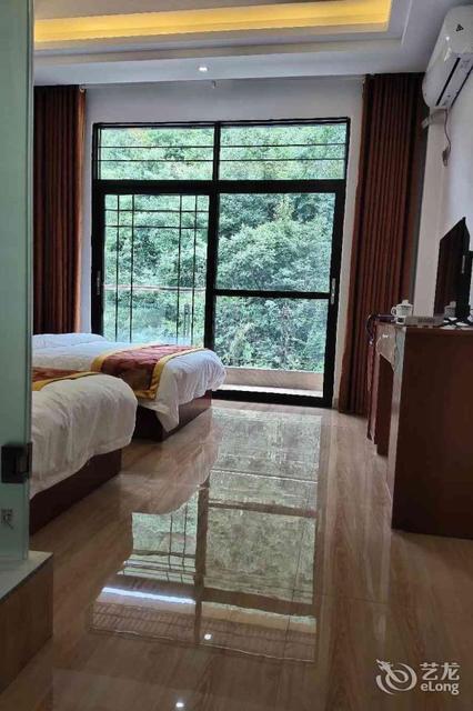 凉山彝族自治州 住宿服务 酒店 > 雷波马湖源泉山庄