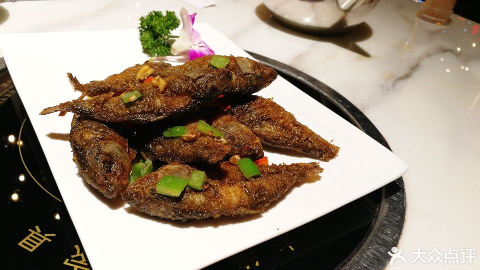 椒盐禾花鱼图片