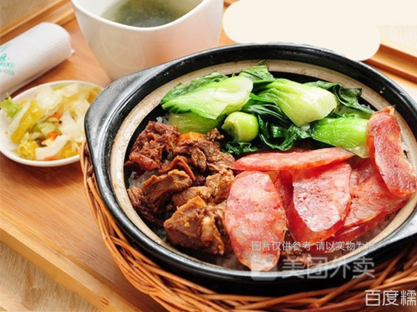 牛肉拼香肠煲仔饭