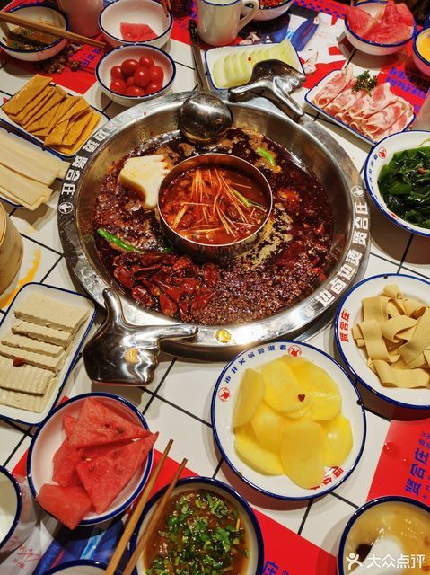 番茄鸳鸯锅图片