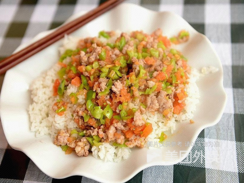 红三剁盖浇饭图片