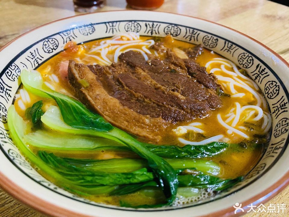 油渣面牛肉香肠米线推荐菜:阿凤面馆(环城北路店)位于丽水市景宁畲族