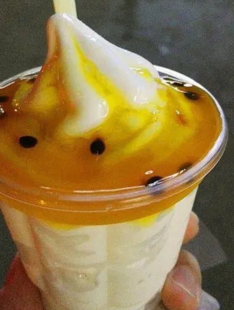 满杯百香果大圣代图片