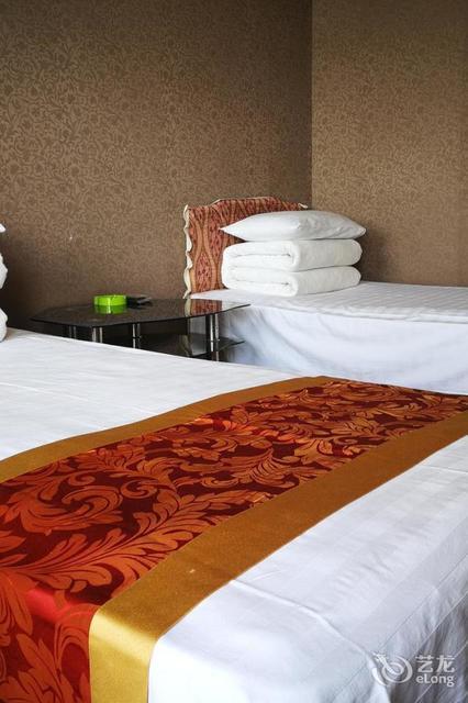 佰聚园海景宾馆位于唐山市乐亭县海滨路浅水湾浴场内推荐菜:分类:住宿