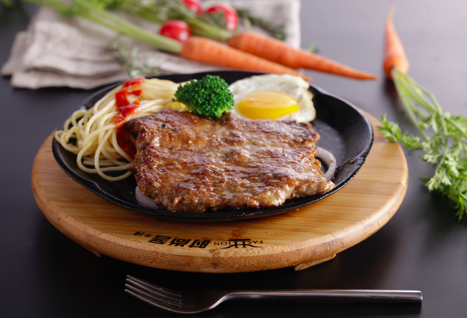 安格斯大菲力牛排套餐图片