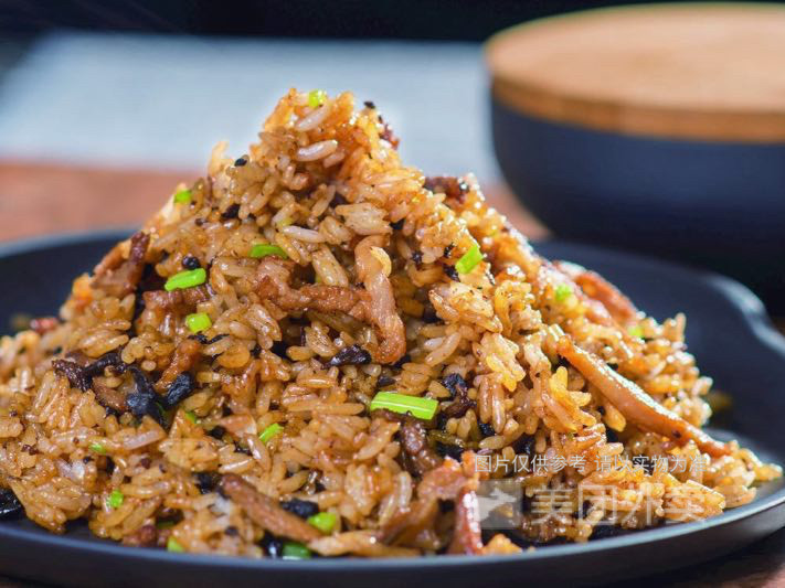 地址:汕头市潮南区峡山街道南里峡华路311号首层 推荐菜 老菜脯炒饭