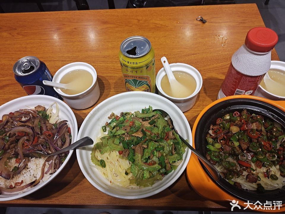 樂點煲仔飯位於長沙市嶽麓區望新路江南公寓標籤:快餐餐飲推薦菜:黃瓜