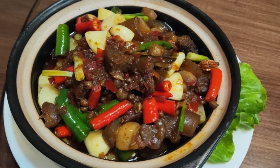 煲仔土豆烧驴肉图片