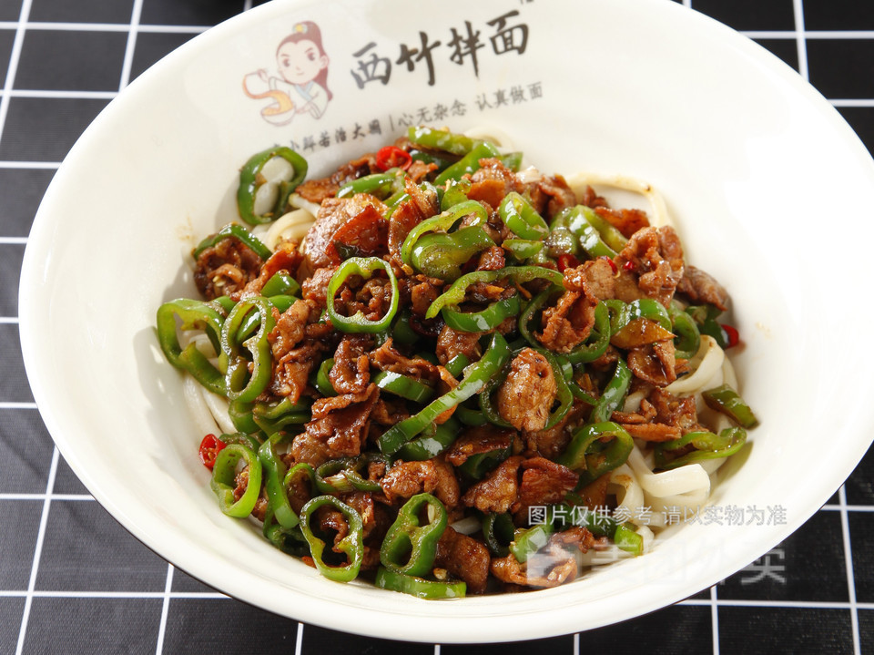 小炒黄牛肉拌面图片