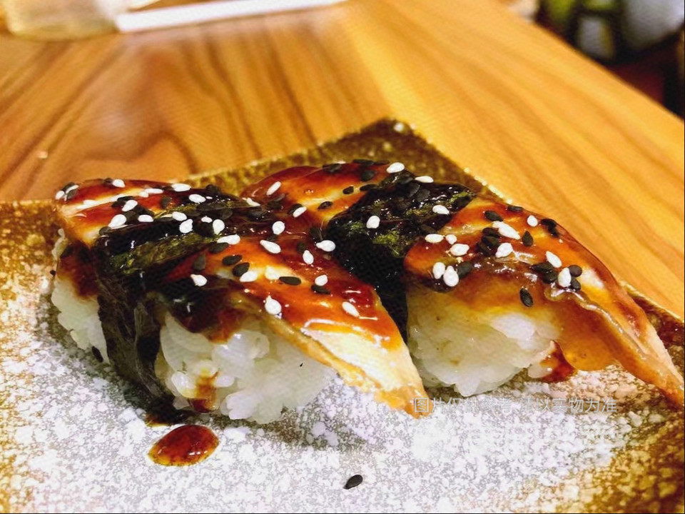 炙烧鳗鱼寿司图片