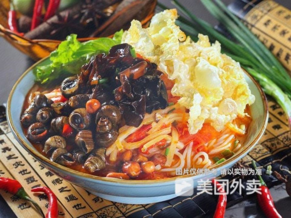 杂锦螺蛳粉图片
