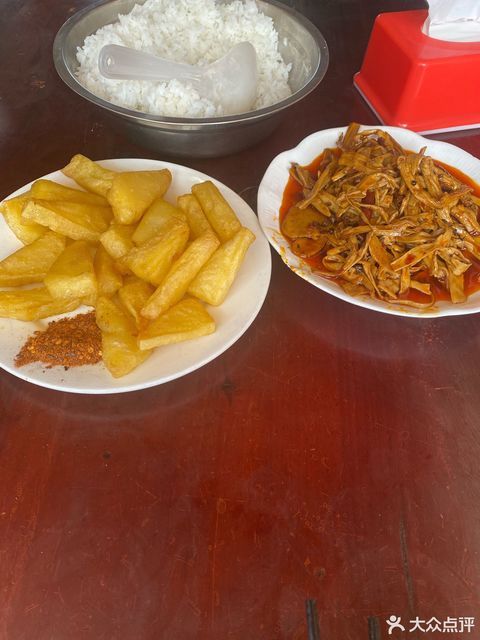 火烧肉推荐菜:板桥老九饭馆位于保山市隆阳区如意巷与和平路交汇处