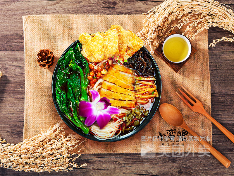 鸡排螺蛳粉图片