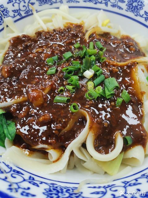 牛肉炒刀削推荐菜:西安特色面馆位于南京市雨花台区安德门大街40