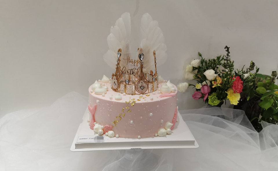 粉色天使皇冠生日蛋糕图片