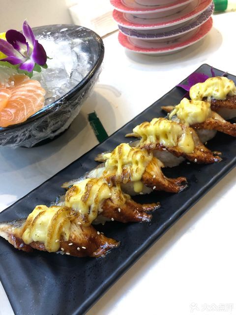 蒲烧鳗鱼焗卷拼榴莲焗卷图片